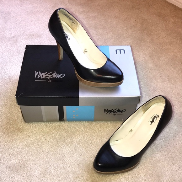 black pumps size 6